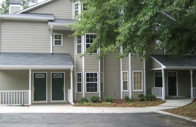 Great Townhome In Oak Grove - Easy Access to Emory  CDC