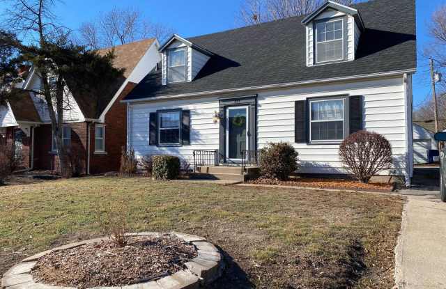 Beautiful Home with Fenced Yard, Garage  EXTRA ROOM - We love pets!! photos photos