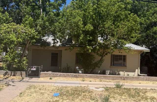 Beautifully 2 Bedroom + Loft Home Near Downtown Flagstaff