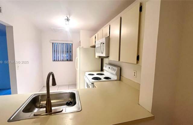 Photo of 851 NE 207th Ln