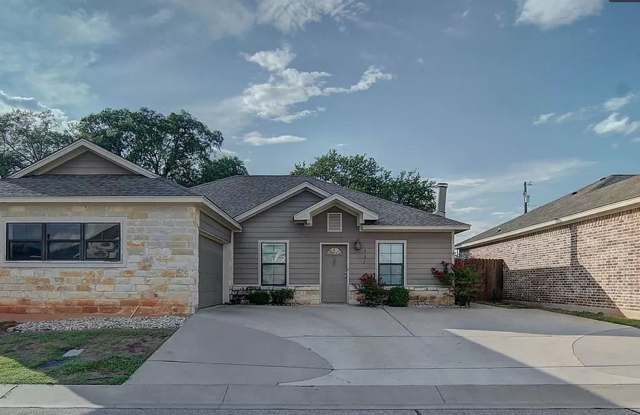 Photo of 4/3 House Near Campus with Garage!