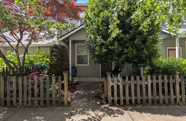 3 Bedroom, 2 Bath Home Close To Skinner Butte!