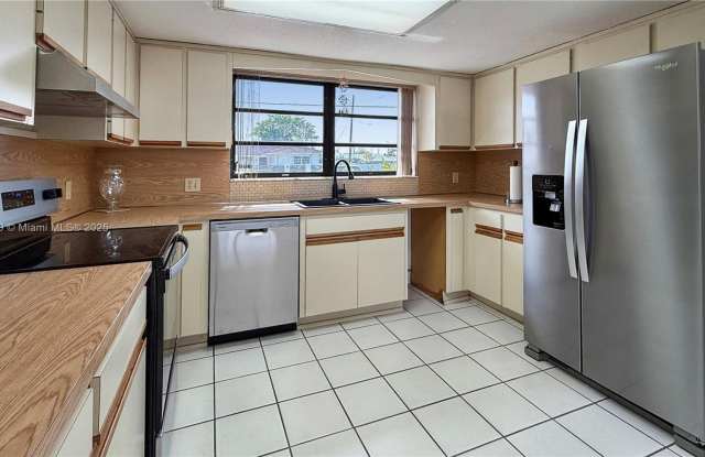8877 SW 36th Street, Miami, FL 33165