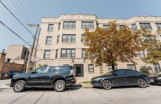 North Lincoln Square - 2 Bed / 1 Bath - In Unit Laundry
