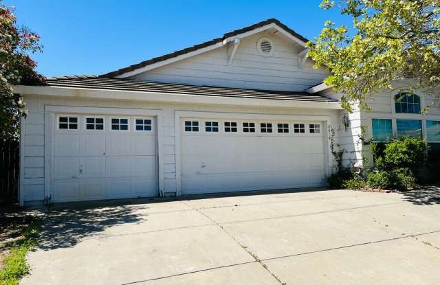 4 Bedroom, 3 Car Garage, One Block from Elementary School photos photos