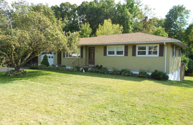 16 Williams Place - 16 Williams Place, Wallingford Center, CT 06492