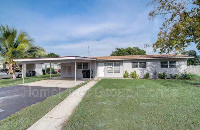 1308 Crest Dr