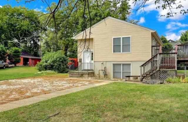 Photo of 5916 Sefton Avenue