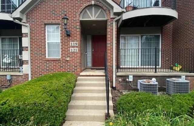 Photo of 119 W Oakbrook Drive