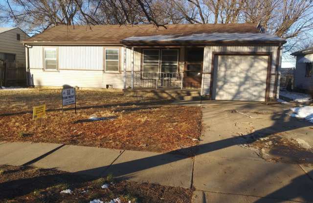 3br 1bath ranch style home, single car garage, fenced yard - 2707 North Spruce Avenue, Wichita, KS 67219