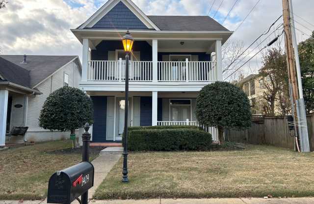 Photo of Charming Island Home with plenty of living space! Pets are owner's approval, fees apply. Owner will manage.