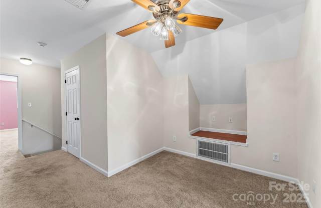 Photo of Room in 4 Bedroom Home at E 29th St