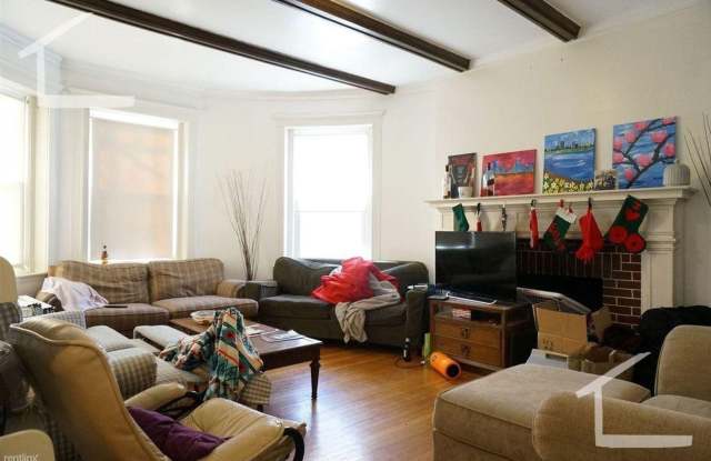 Photo of 156 Thorndike St #2B Brookline MA 02446