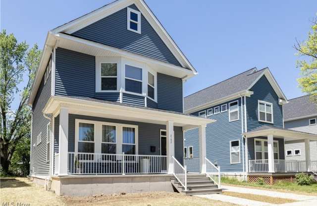 2192 E 100th Street