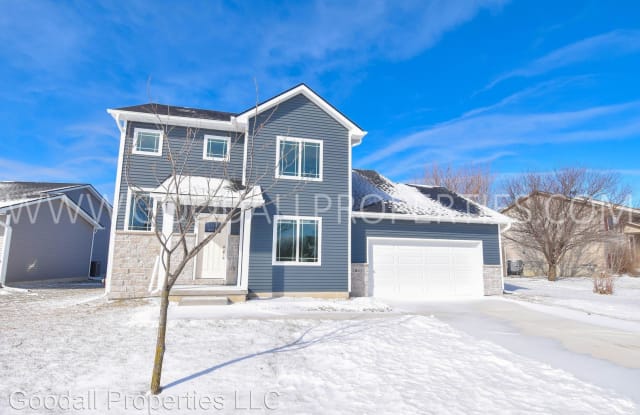 3802 SE Primrose Dr - 3802 Southeast Primrose Drive, Saylorville, IA 50021