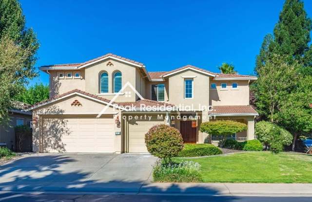 Spacious 6bd/3ba Roseville Home With Pool In Gated Community-Must See photos photos