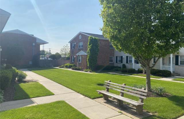 520 Kensington Lane