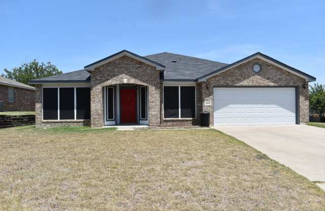 Photo of TWO LIVING ROOMS AND TWO DINING ROOMS! Solar panels to help save on electric bill!