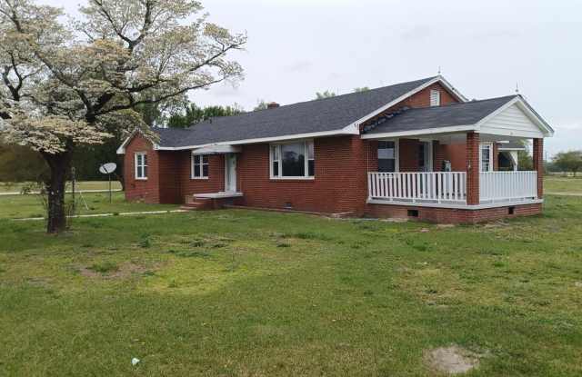 Charming 4-Bedroom Home for Rent – Peaceful  Nature-Filled Setting