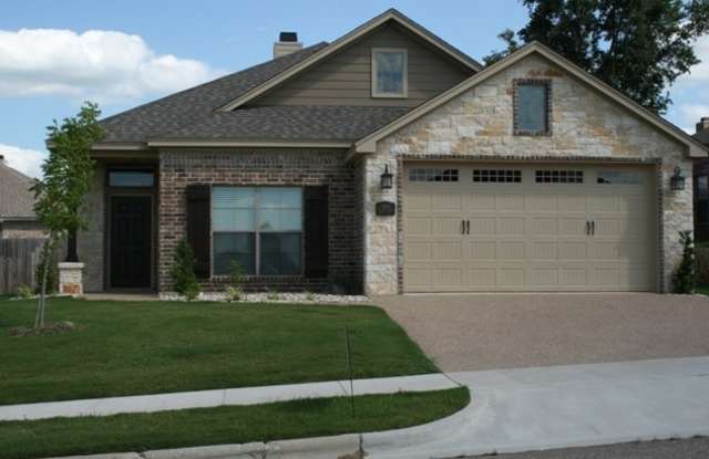 Available Now: 4 bedroom house