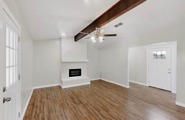 1407 El Camino Circle