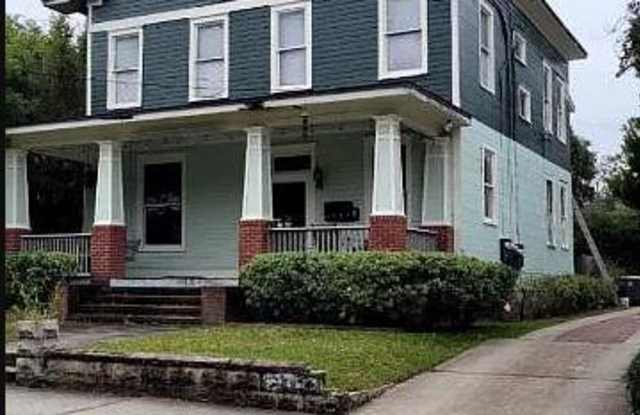 Photo of 2216 Forbes St