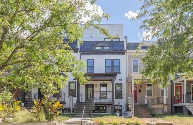 Photo of 722 KENYON Street NW unit: A