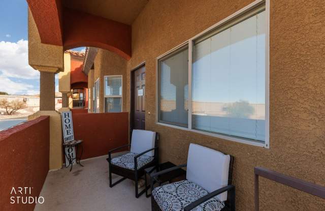 Beautiful 3-bedroom 2-bathroom located in the Hawk Ridge Community