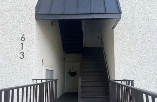 Photo of 613-G OAKLAND HILLS CT #302