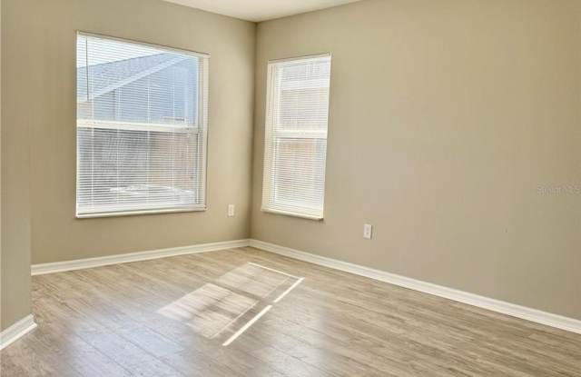 6104 WHITE SAILS DRIVE