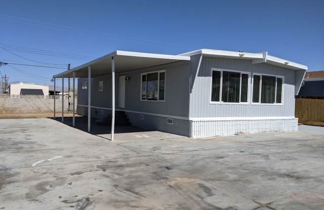 6060 Yellowstone Ave - 6060 Yellowstone Avenue, Sunrise Manor, NV 89156