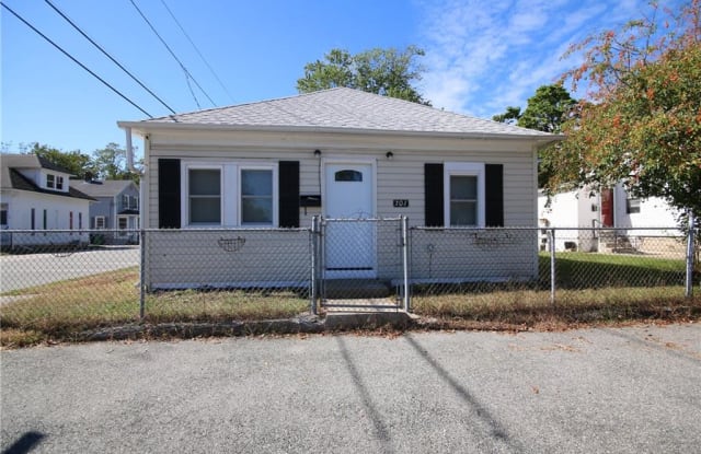 701 Oakland Beach Avenue - 701 Oakland Beach Avenue, Warwick, RI 02889