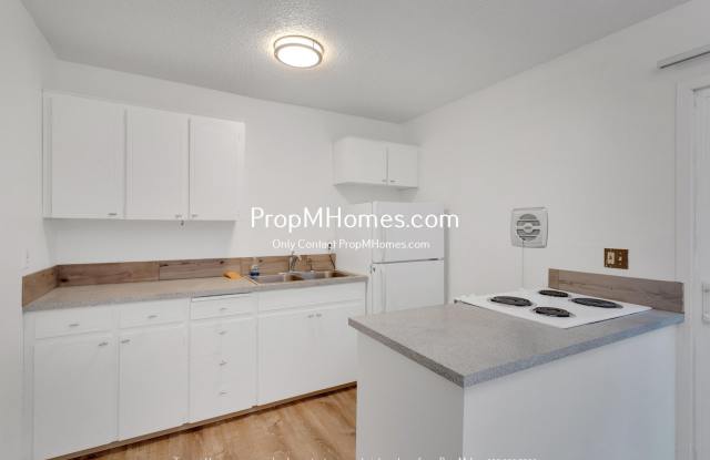 Updated Two Bedroom First Floor Unit in the Heart of Oregon City