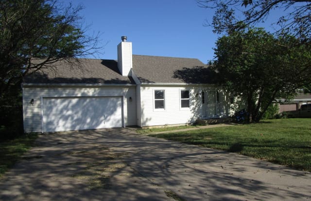 1939 Crescent Drive - 1939 Crescent Drive, Manhattan, KS 66503