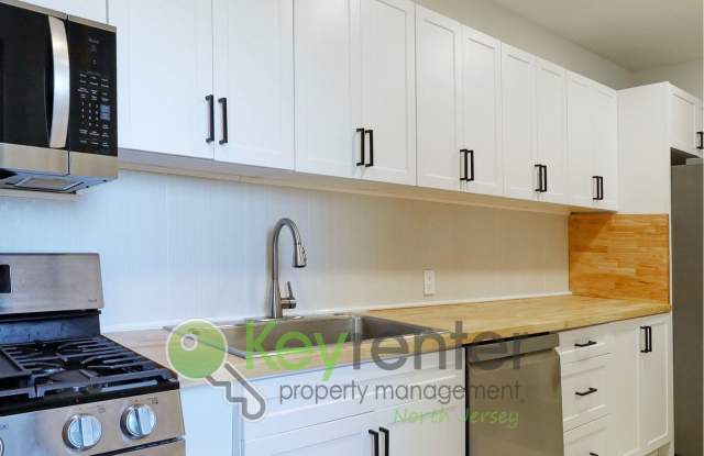 Freshly Updated 1-Bedroom Condo Across from Lincoln Park – Jersey City