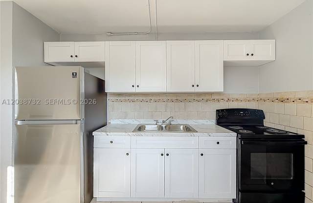 2408 NW 8th St