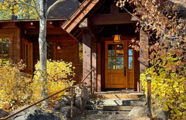 Luxury Lahontan Rental – Serene Forest Setting  Timeless Mountain Design