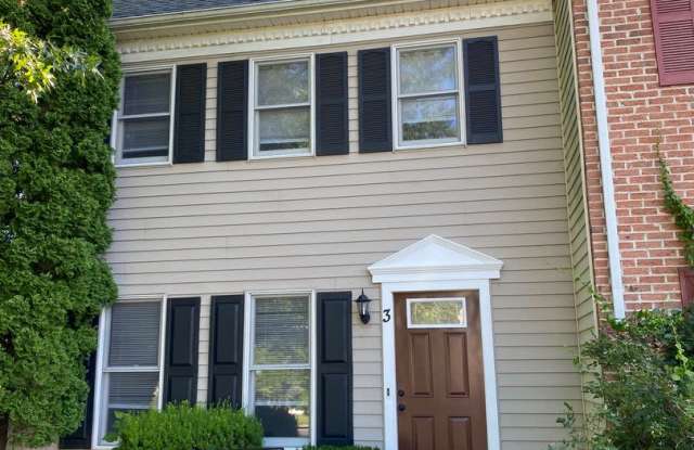 Beautiful 3 BR 1.5 BA End Unit Townhouse in Lititz! - 3 Pheasant Lane, Lancaster County, PA 17543