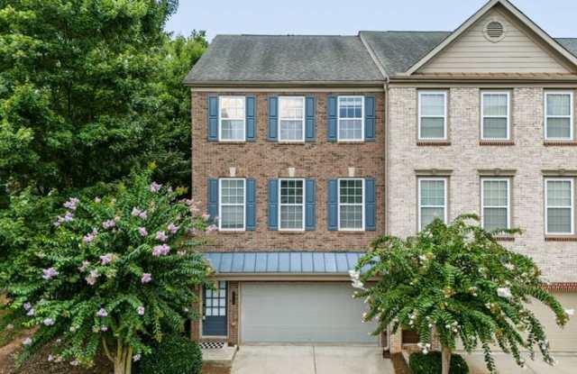 5756 Pine Oak Drive Northwest