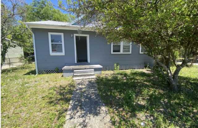 1305 Melson Ave
