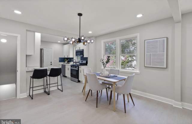 Photo of 2729 LOUISE Avenue