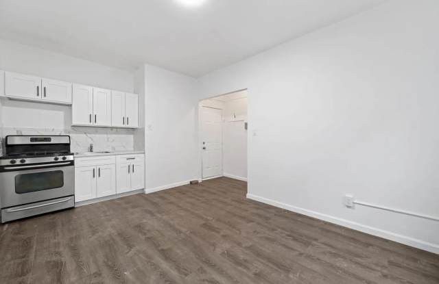 40 Wellington Ct Apt 1E