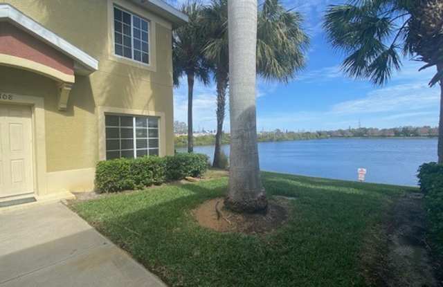 Gorgeous Light & Bright 3 Bedroom 2.5 Bath Townhome Corner Unit!!