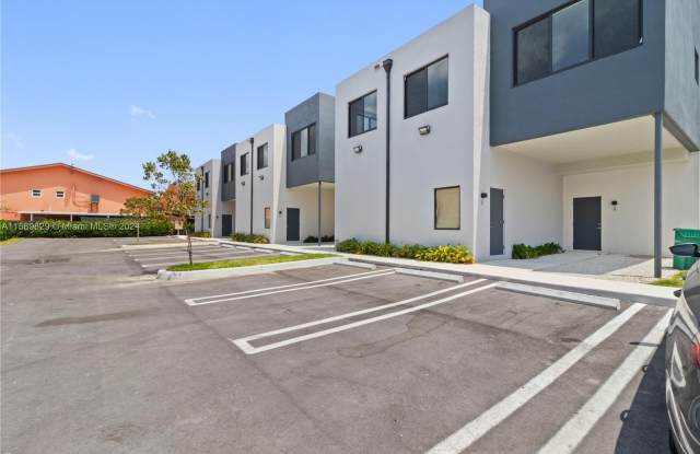135 Southwest 114th Avenue