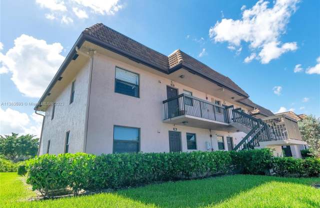 900 NW 106th Ter