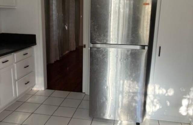 1439 Rexford Dr unit: 2