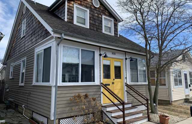 Photo of 1836 Parkway