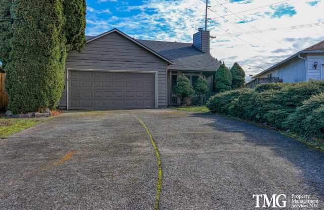 Fantastic 3BD Ranch in Great Orchards Location! MASSIVE Fenced Backyard!