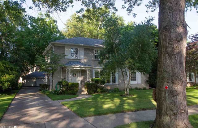 928 Harcourt - 928 Harcourt Rd, Grosse Pointe Park, MI 48230