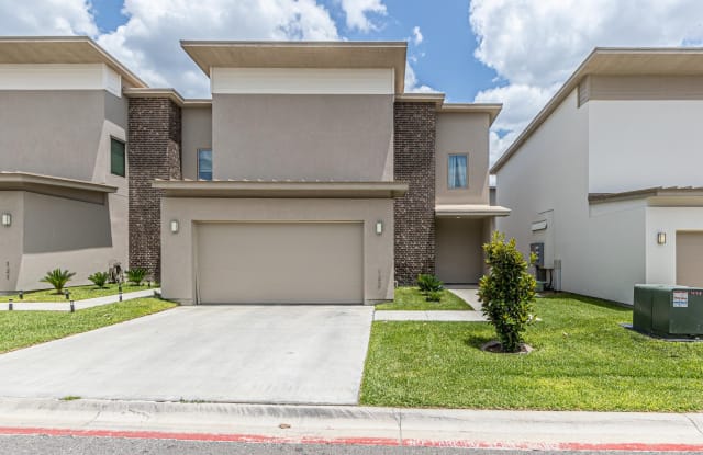 10902 International Blvd - 10902 International Boulevard, Laredo, TX 78045